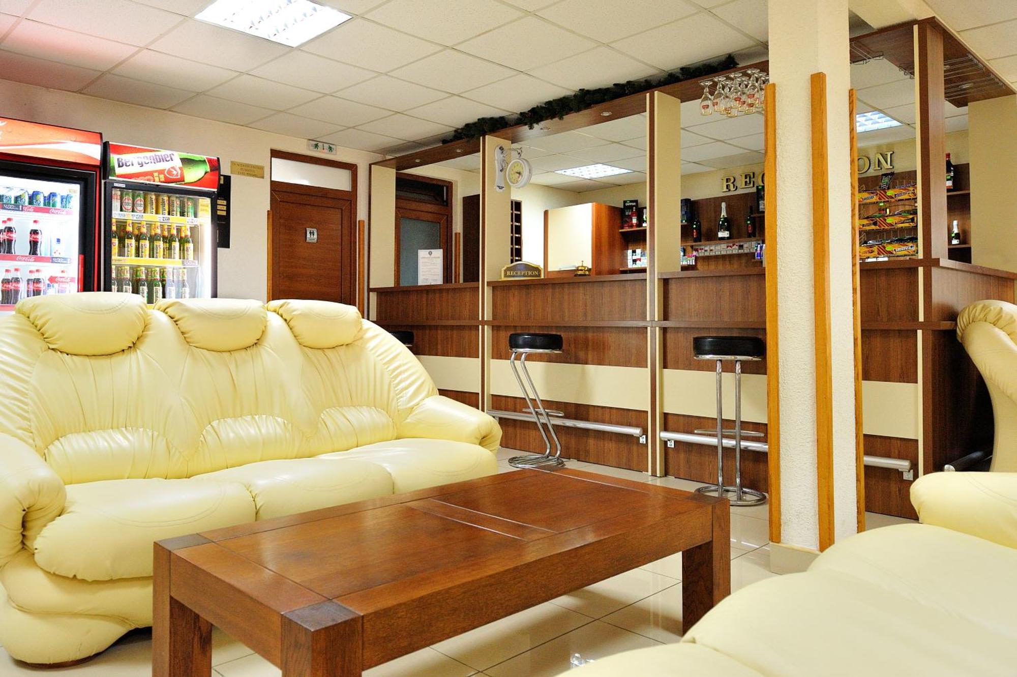 Motel Confort Floresti  外观 照片