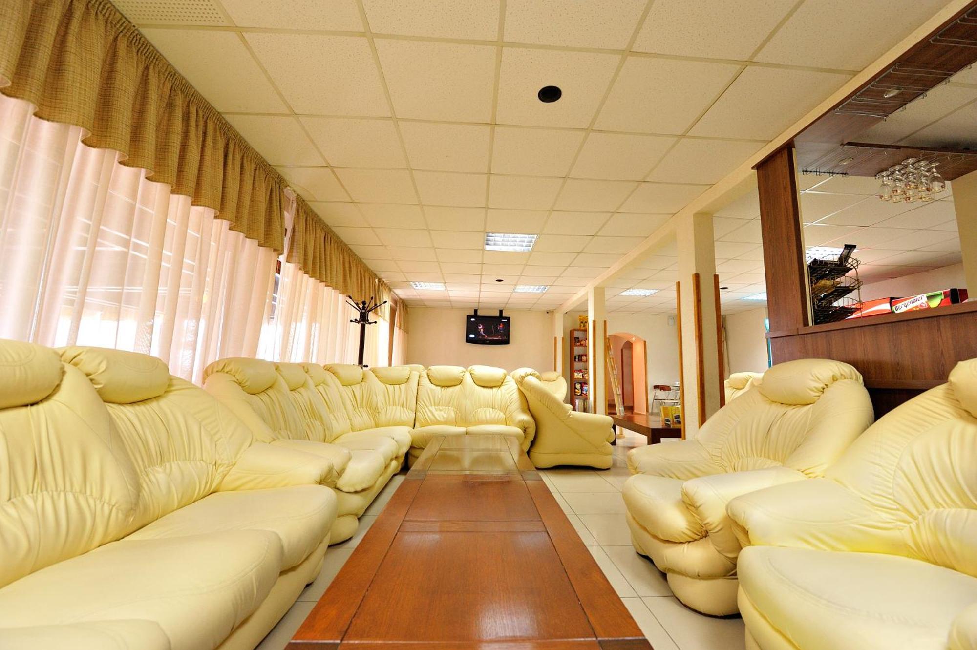 Motel Confort Floresti  外观 照片