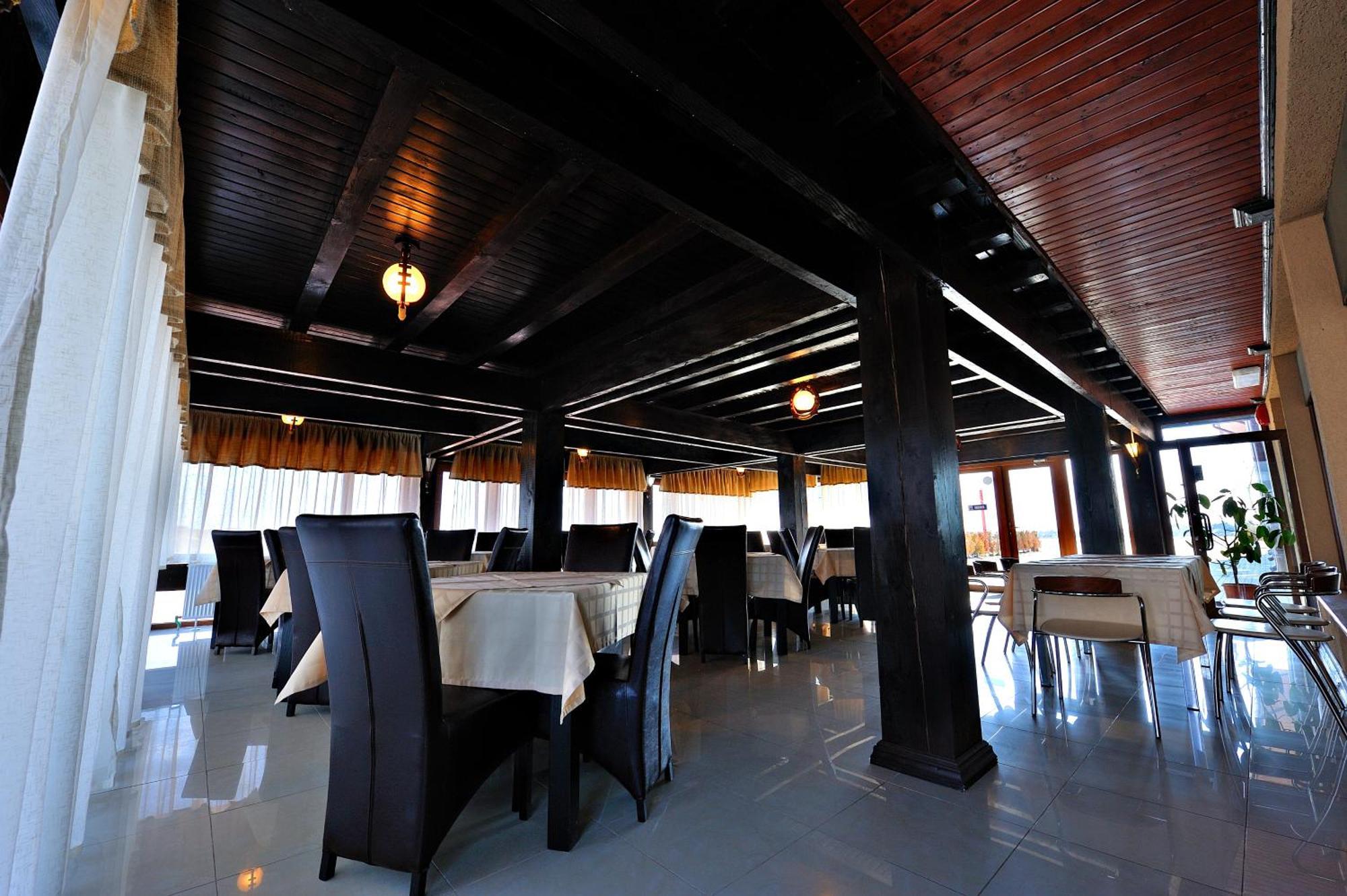 Motel Confort Floresti  外观 照片